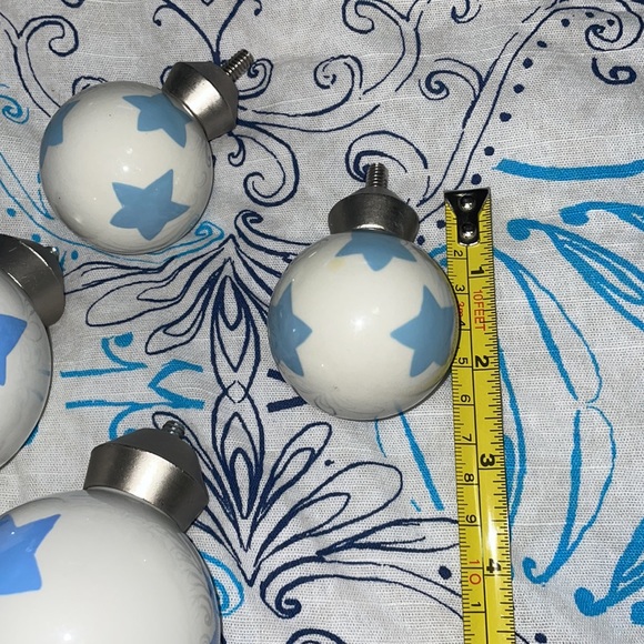 Pottery barn kids star finial- lot of 4-two large and 2 small. Like new - Picture 3 of 4